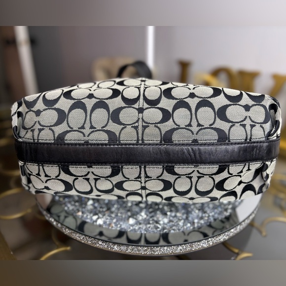 Coach 2011 Penelope hobo shoulder bag GUC - Picture 12 of 16